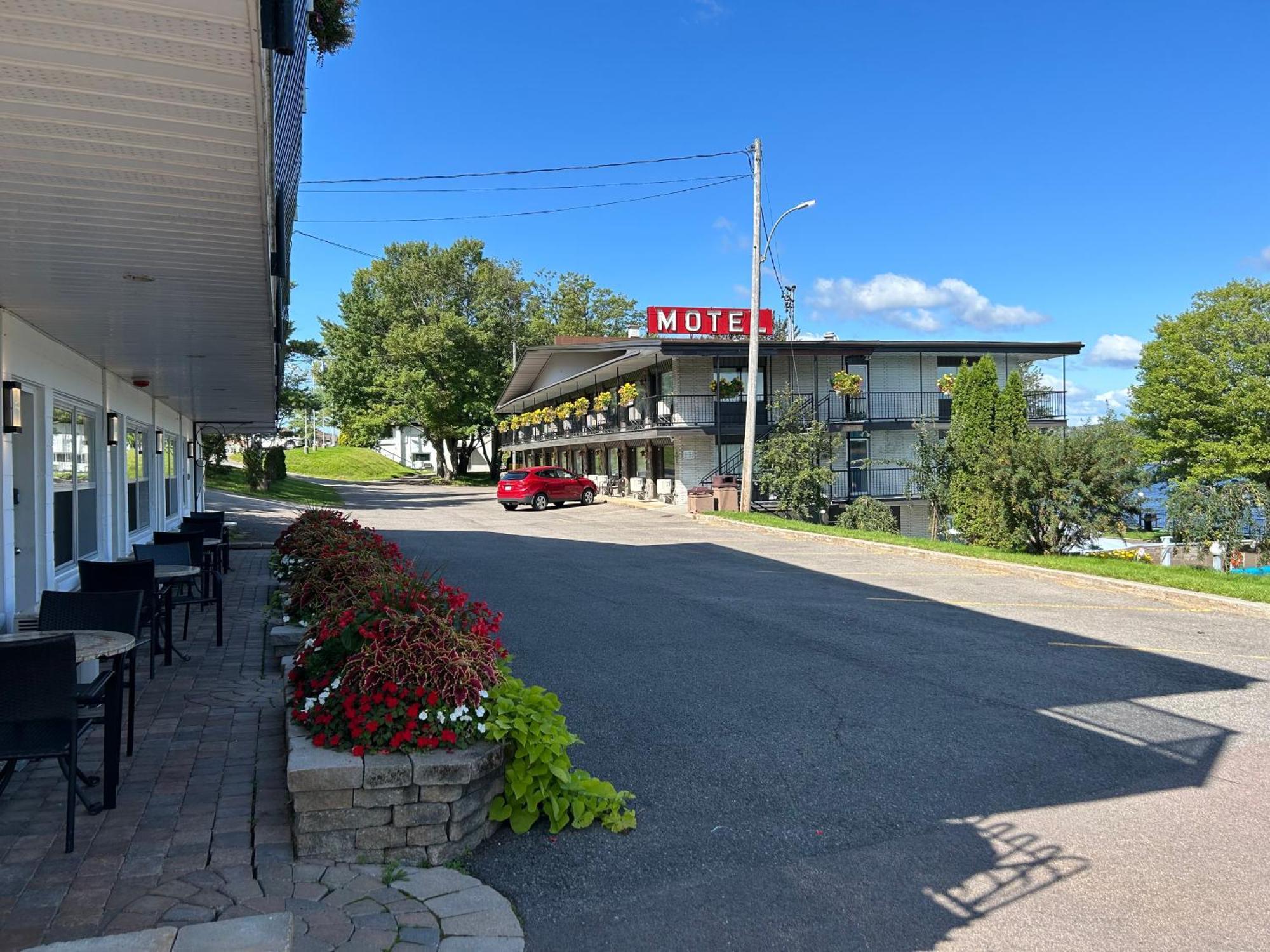 Motel Panoramique Chicoutimi Extérieur photo