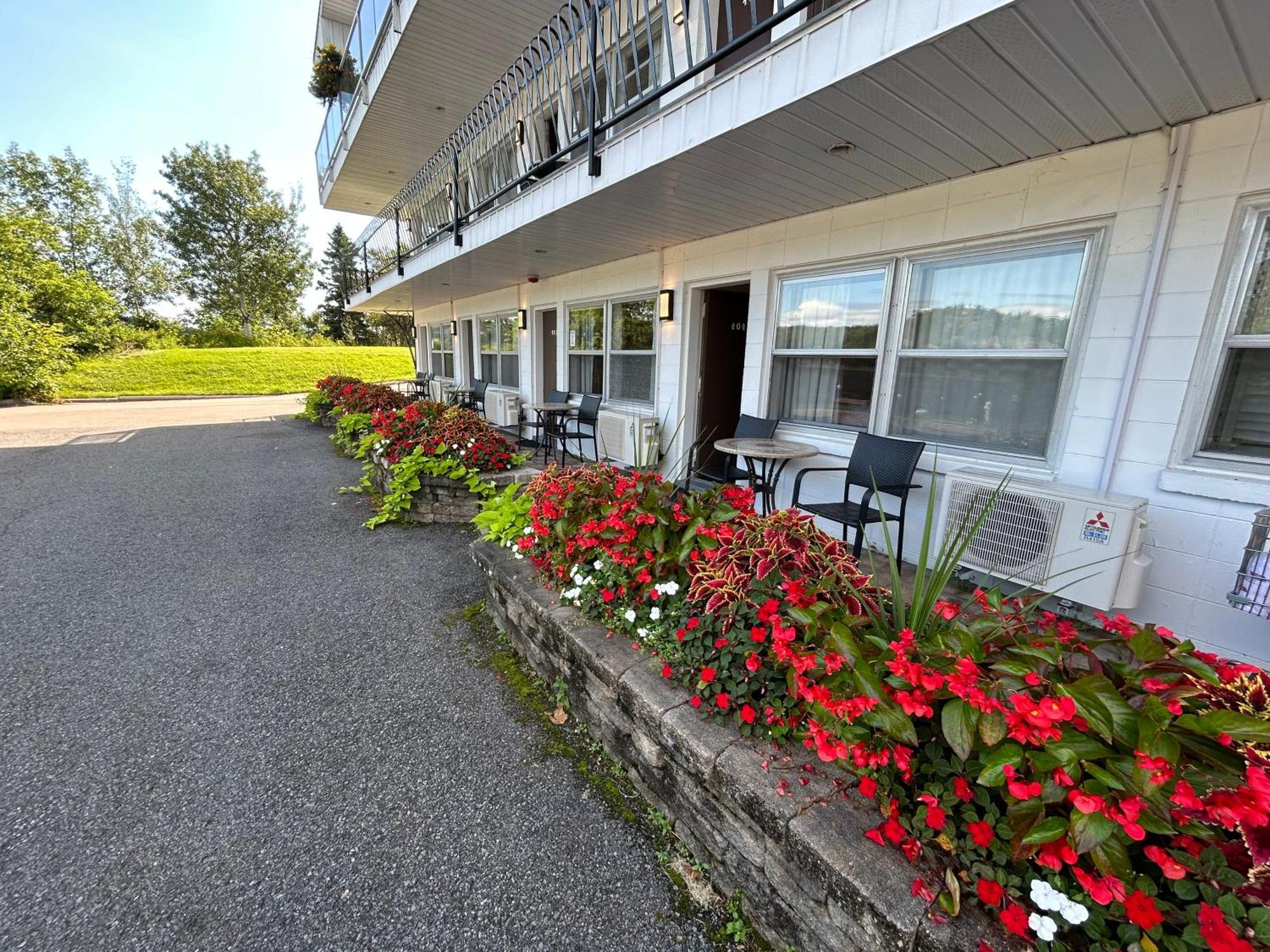Motel Panoramique Chicoutimi Extérieur photo