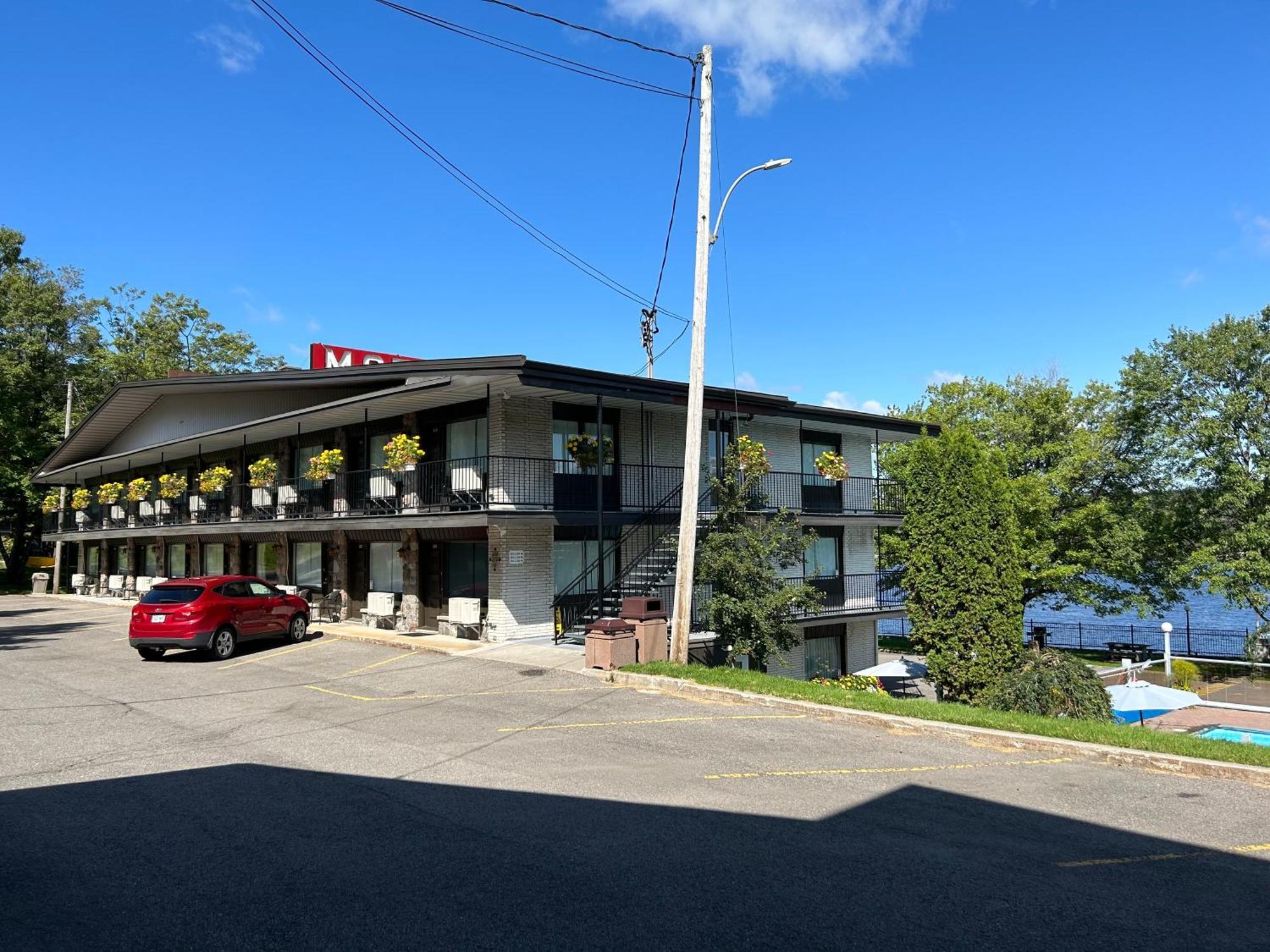 Motel Panoramique Chicoutimi Extérieur photo