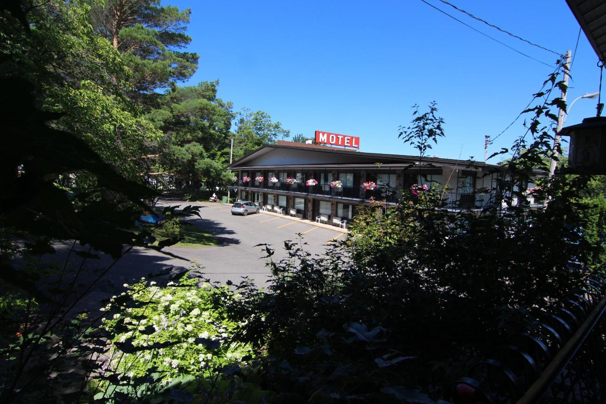 Motel Panoramique Chicoutimi Extérieur photo