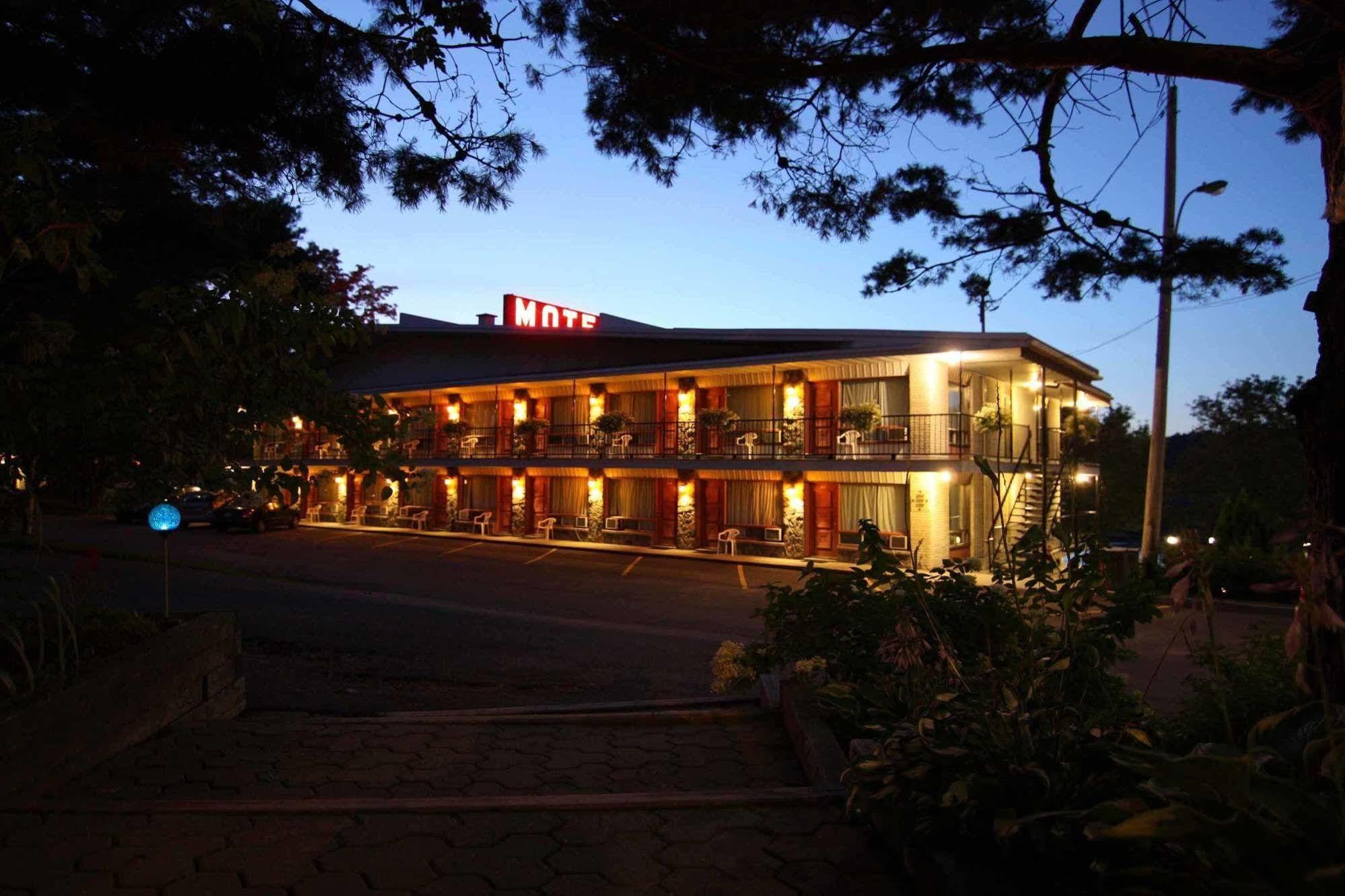Motel Panoramique Chicoutimi Extérieur photo